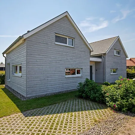Charming Holiday In Near Seabeach Feriehus Zierow