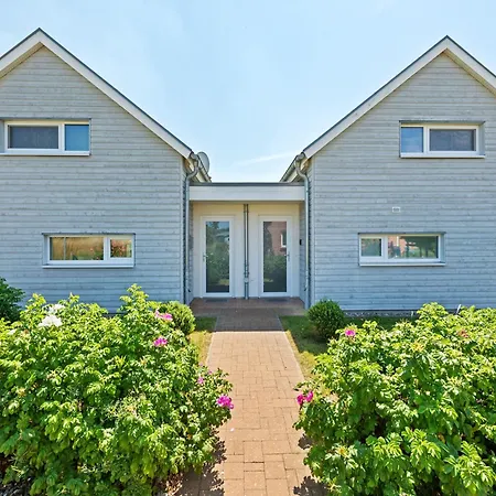 Holiday home Charming Holiday In Near Seabeach