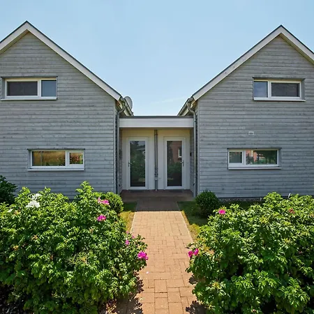 Charming Holiday In Near Seabeach * Zierow
