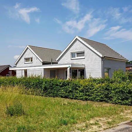 Charming Holiday In Near Seabeach Feriehus Zierow