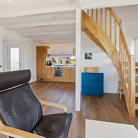 Charming Holiday In Near Seabeach Feriehus