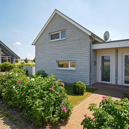 Feriehus Charming Holiday In Near Seabeach Zierow