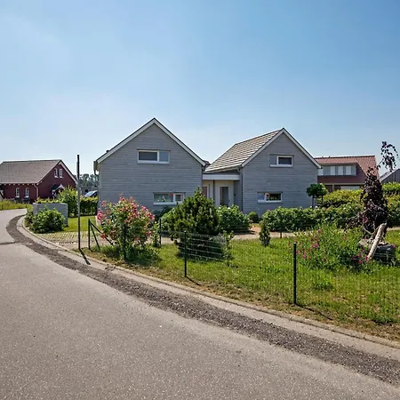 Charming Holiday In Near Seabeach Feriehus Zierow